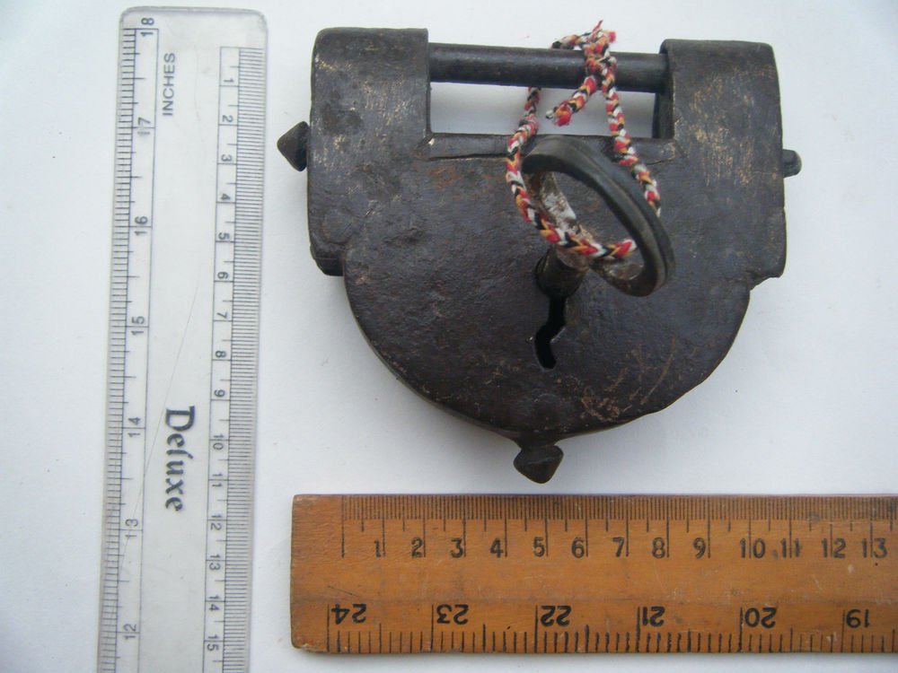 Original Old Iron Lock Antique Handmade Heavy Pad Lock Rare India Working #1528