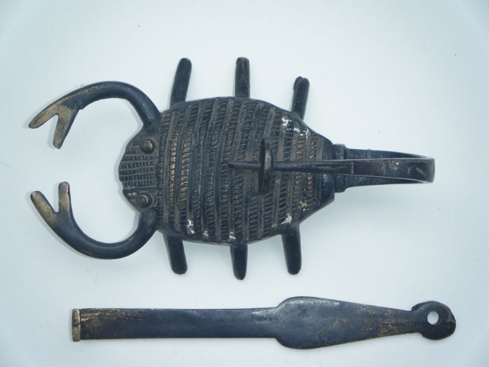 Brass Antique Finished Lock Handmade Heavy Pad Lock Rare India Working #0702