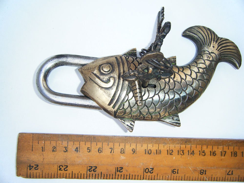 Nice Brass Fish Lock Antique Handmade Heavy Pad Lock Rare India Working #1189