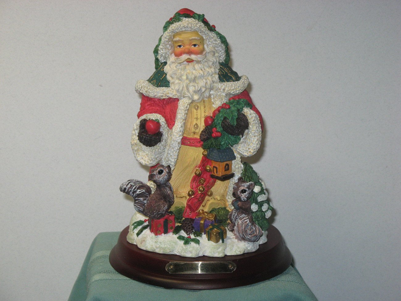 Detailed Santa Sculpture/Figurine New
