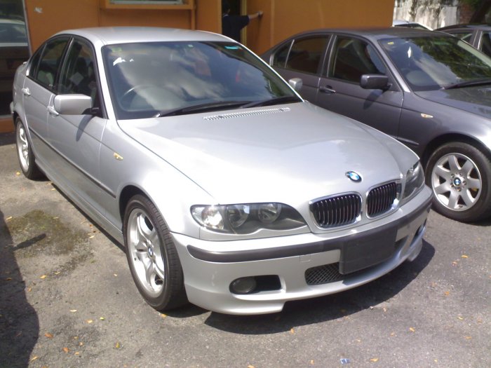BMW325 E46