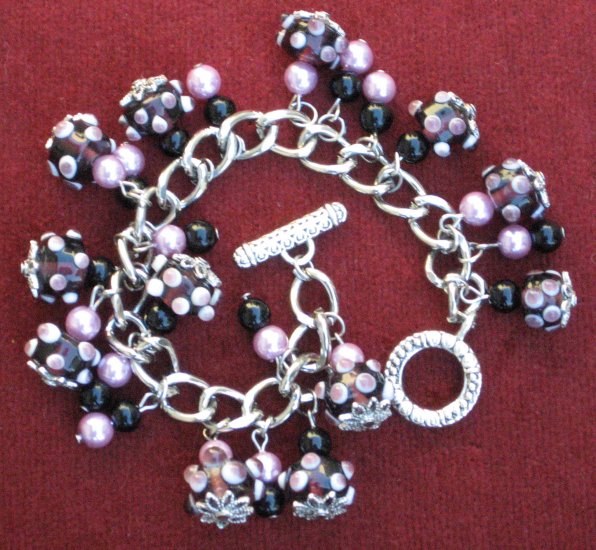 Gorgeous Glass Beaded Bracelet in Pink & Black