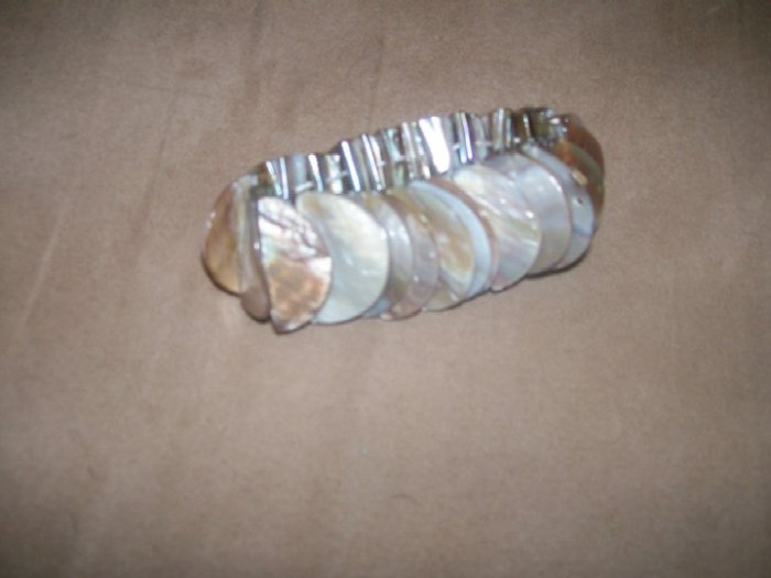 Pearl shell bracelet