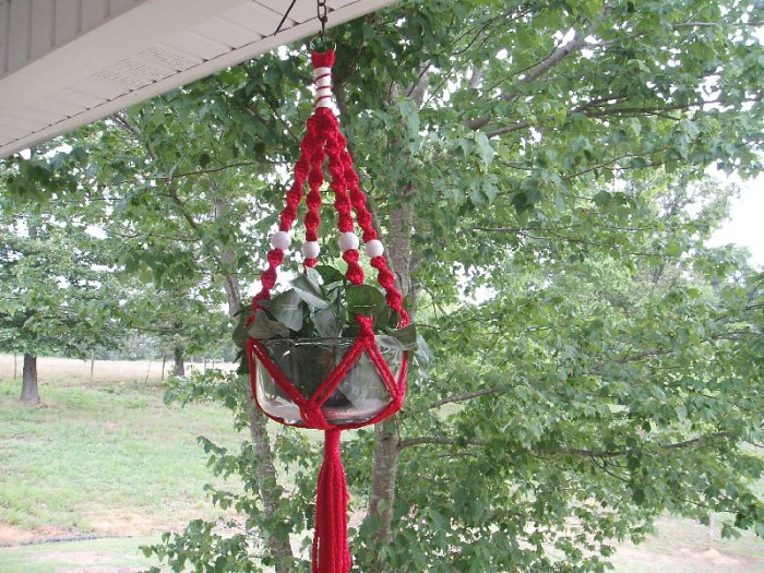 CHRISTMAS RED&WHITE MACRAME PLANT HANGER