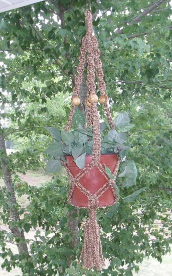 MACRAME PLANT HANGER VERIEGATED BROWN 40"