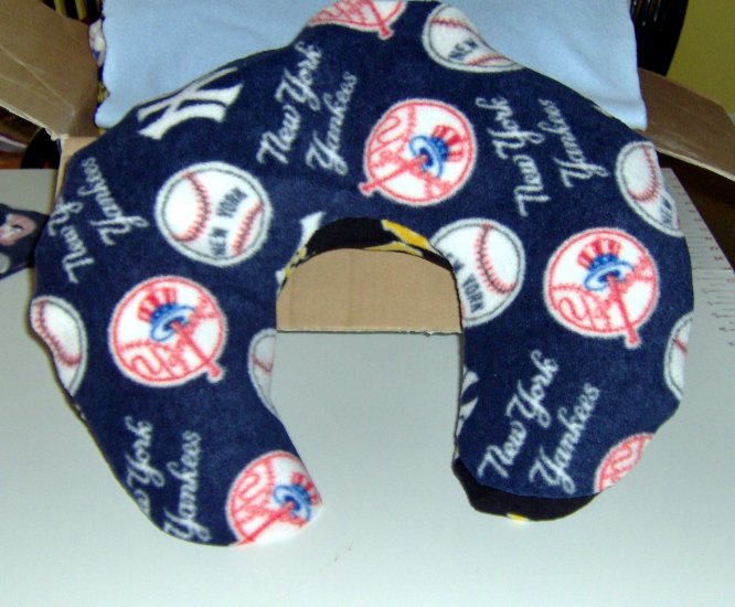 New York Yankees Comfort Pillow - Medium
