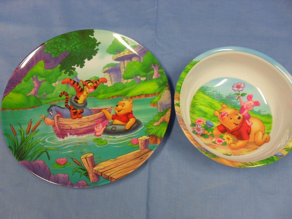 Winnie the Pooh's Melamine Summer Dinnerware Set