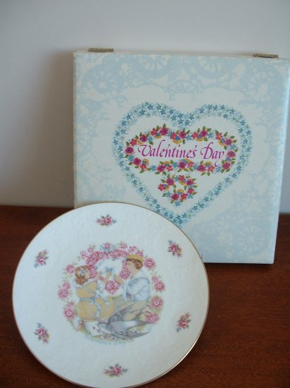 Royal Dalton 1976 Valentine's Plate - BBlm