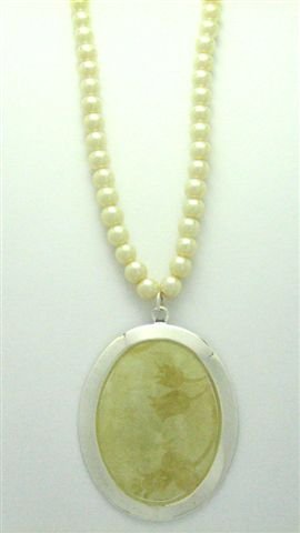 Cream Bridal Resin Pendant - UEcr