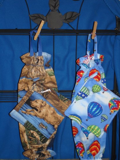 Plastic Bag Holder and 2 Pot Holders - KSph