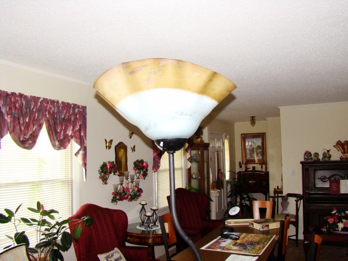 White Hand-Blown Glass Floor Lamp - MXwl