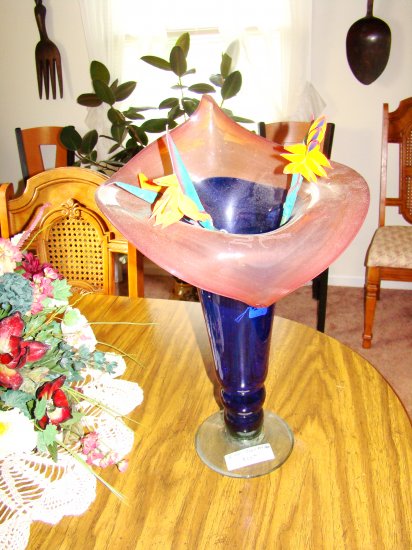 Hand-Blown Tulip Vase - MXtv