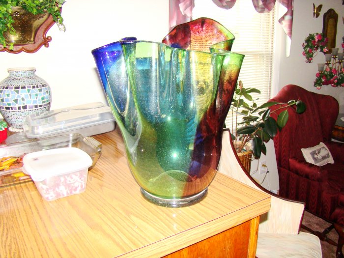 Beautiful Hand-Blown Glass Vase - MXbv