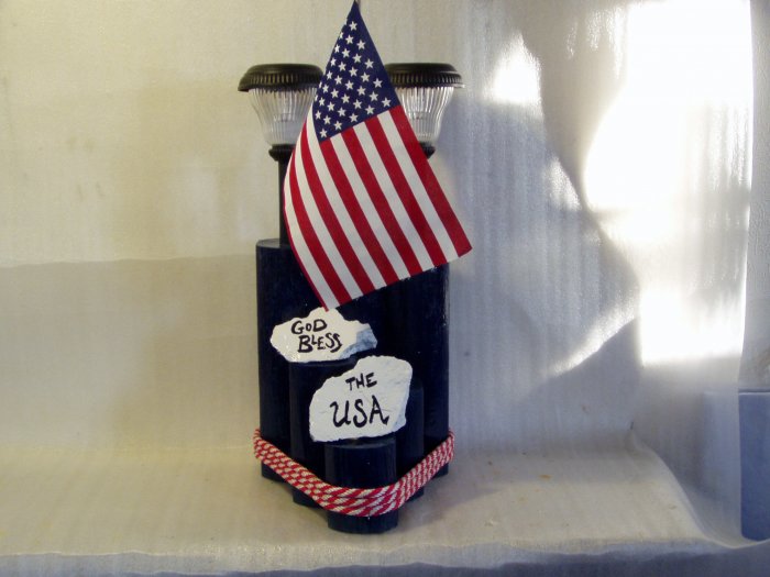 God Bless the USA With Flag Solar Light - CCgb