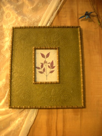 Green Embossed Frame with Flower - CRgf