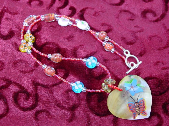 Heart shell pendant necklace