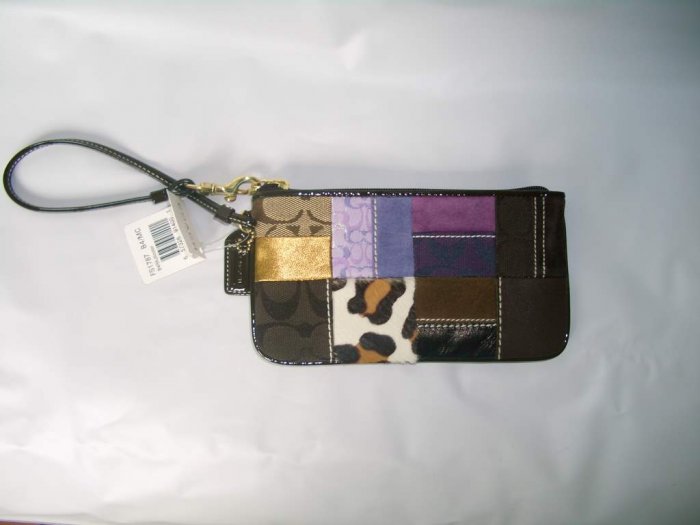 COACH HOLIDAY PATCHWORK WRISTLE.