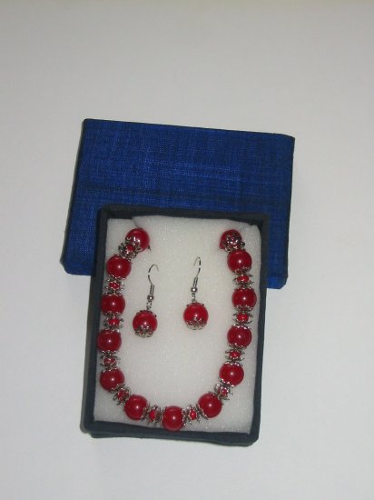 Red glass necklace and earring set