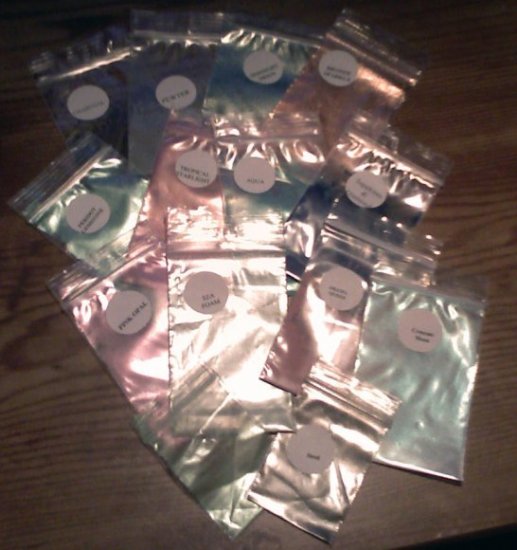Lot of 5 - 1 GRAM samples in baggies.