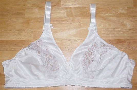 46DD ~ Valmont Lace Trimmed Soft Cup White Bra #2004 46 DD