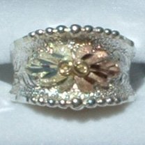 Black Hills Gold 2 Leaves Sterling Silver Ladies Band Ring