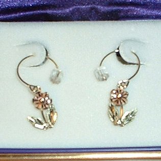 Black Hills Gold Daisy Wire Hoop Earrings