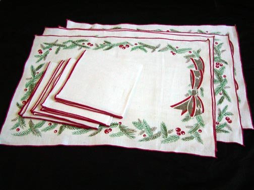 Unused Set Vintage Linen Christmas Placemats & Matching Napkins