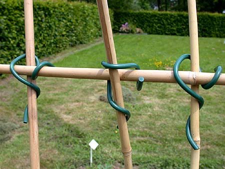 Assembly twists for poles