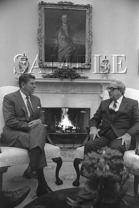 Israel & U.S president Yithak Navon with U.S. President ronald reagan wonderful photo still #9