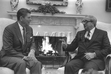 Israel & U.S president Yithak Navon with U.S. President ronald reagan wonderful photo still #10