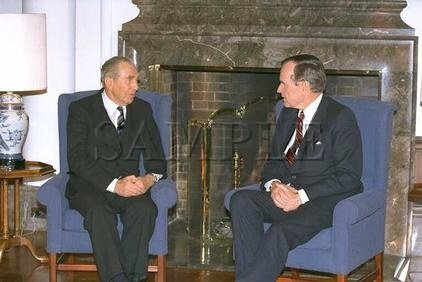 Israel & U.S president Chaim Herzog with U.S. President George Bush wonderful photo still #13