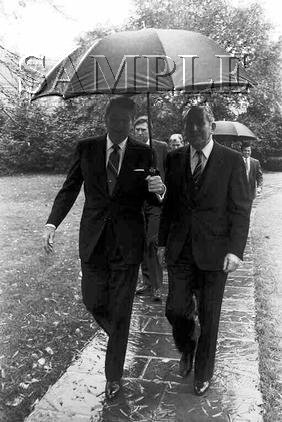 Israel & U.S president Chaim Herzog with U.S. President ronald reagan wonderful photo still #14