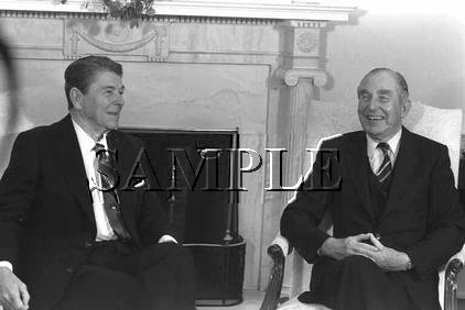 Israel & U.S president Chaim Herzog with U.S. President ronald reagan wonderful photo still #15