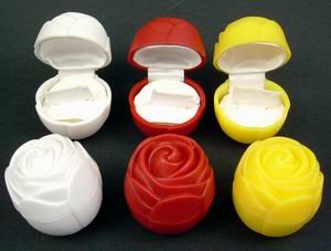 Plastic White Rose Jewelry Boxes (wholesale lot of 300)