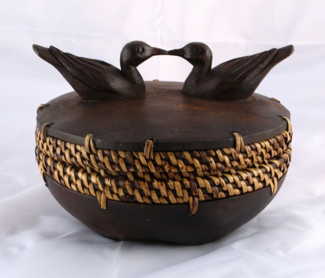 Kissing Bird Box Wood and Wicker