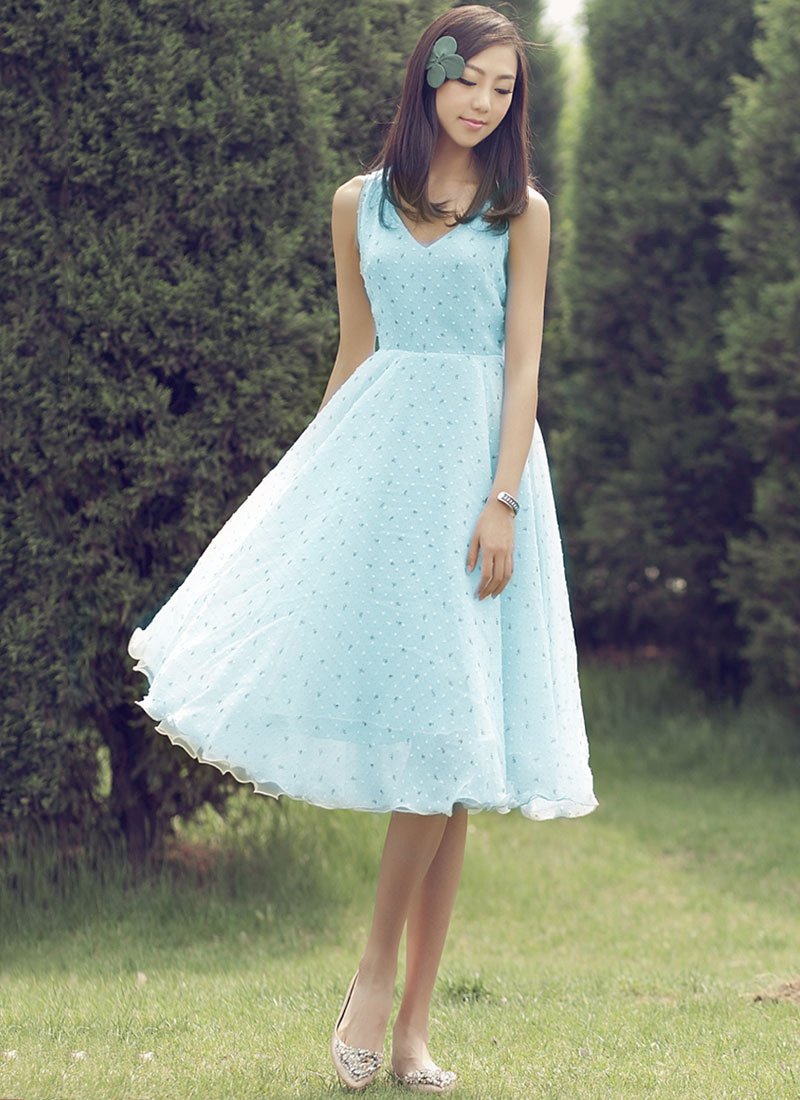 Floral Printed Pale Turquoise Midi Dress with V Neck RM269