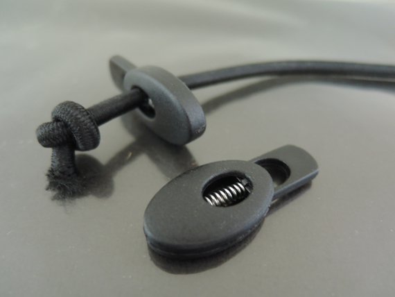 Finding - 2 pcs Black Plastic End Lock Cord Stopper