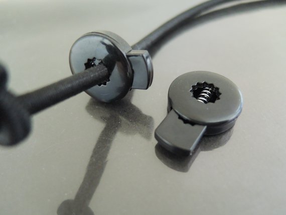 Finding - 2 pcs Black Plastic End Lock Cord Stopper