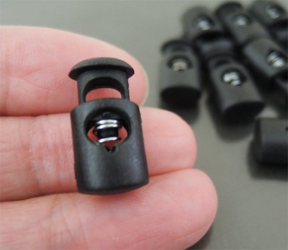 Finding - 2 pcs Black Plastic Small End Lock Cord Stopper