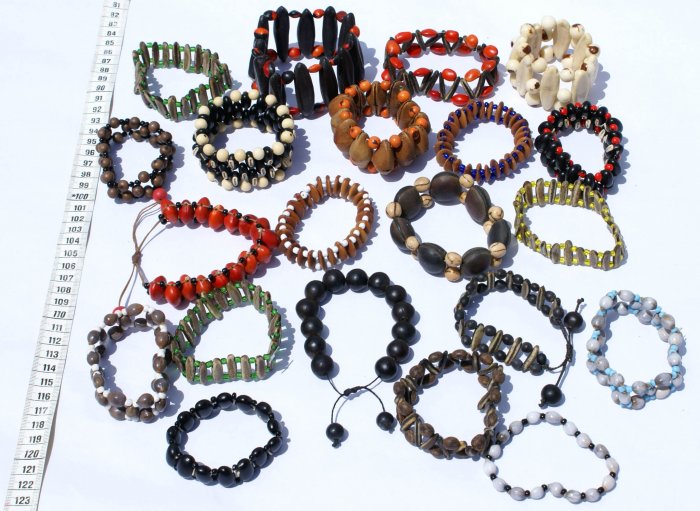 Lot 10 Seed Bracelets
