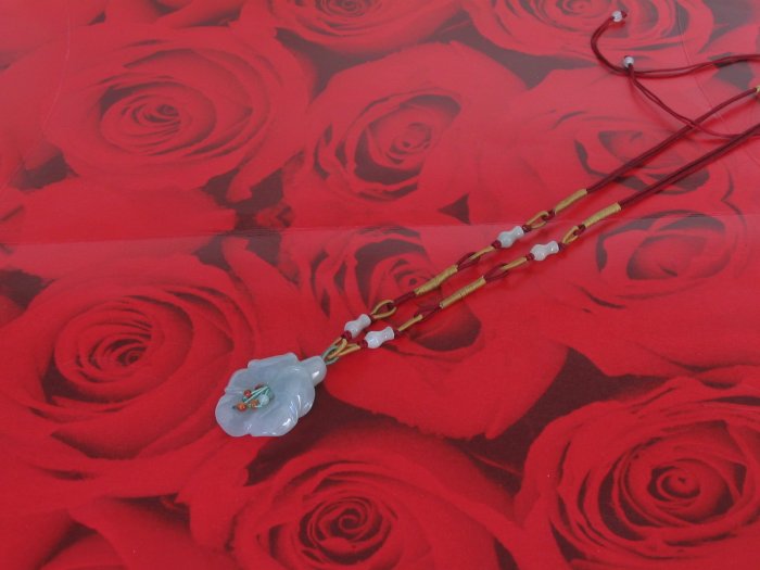 YUN03 Beautiful flower Jade Necklace