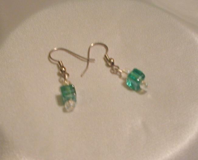 LIGHT GREEN SQUARE & CRYSTAL EARRINGS