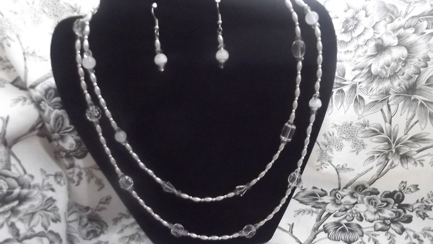 White Silver Glass Quartz Necklace
