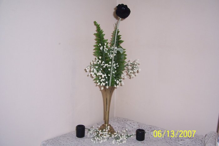 V1- Black Rose Vase
