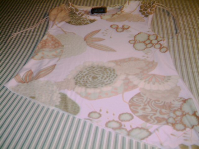 MEDIUM -SIZE 10-12 - HOT SHOT -GIRLS -SLEEVLESS BLOUSE