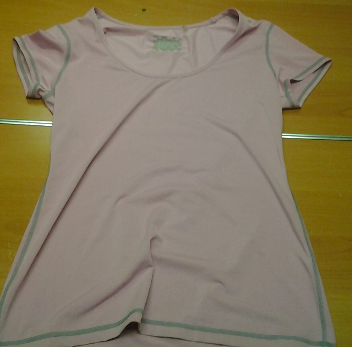Ladies UFC pink short sleeve top feels like Under Armour womens Medium