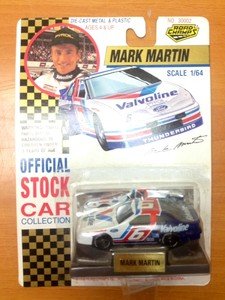 NEW IN PACKAGE NASCAR MARK MARTIN Valvoline 1992 Road Champs 1/64 scale