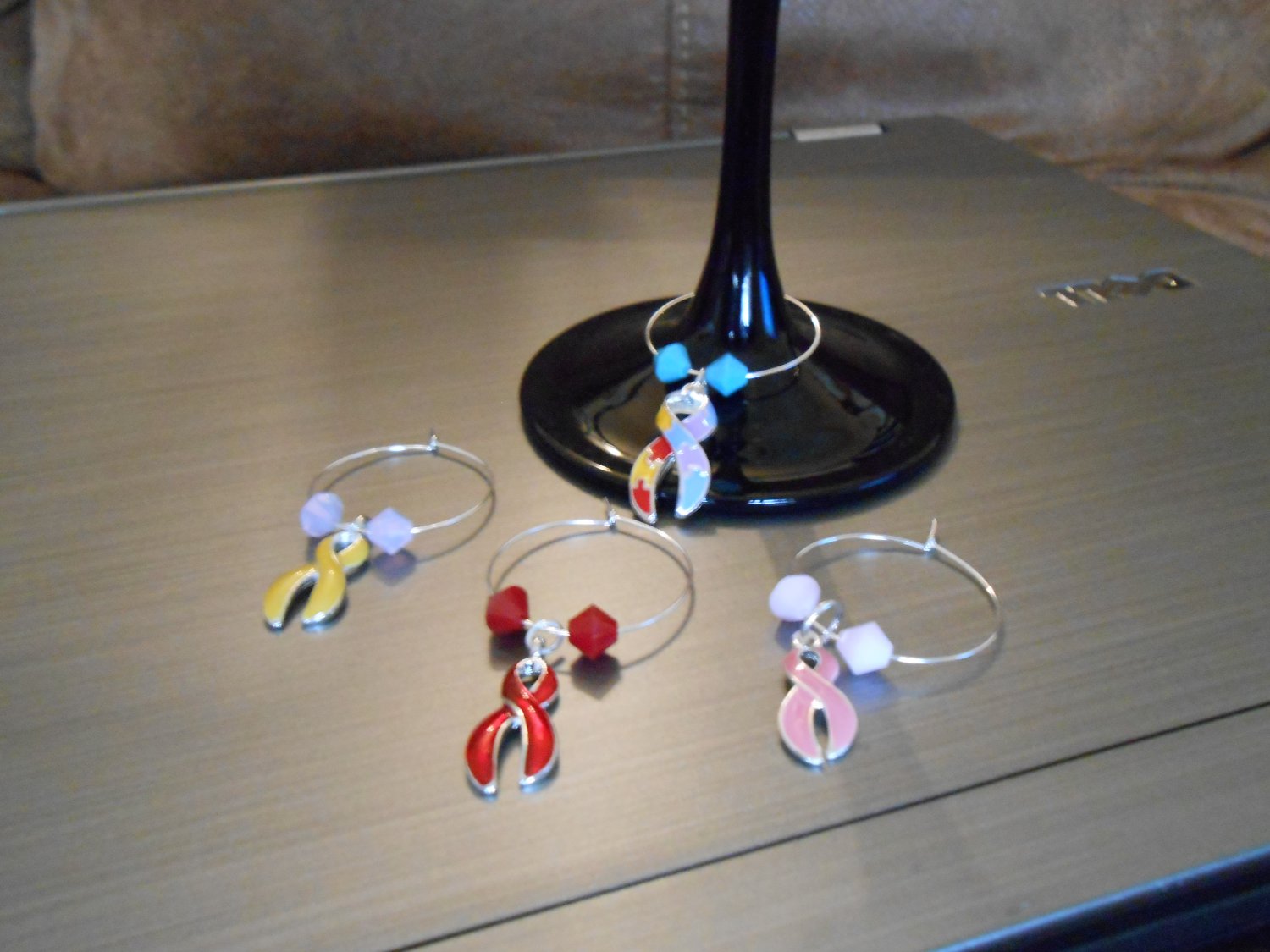 Support Ribbon Wine Glass Charm Set