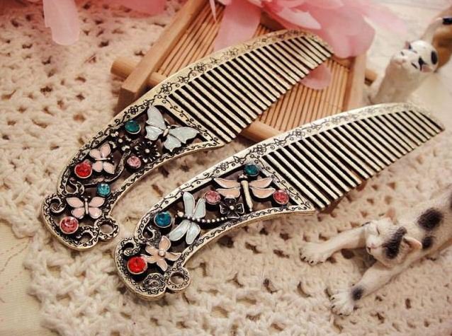 Vintage Pocket-Size Comb (Butterfly)
