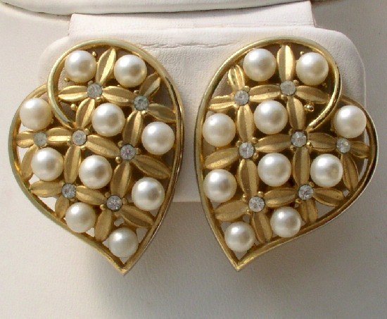 TRIFARI Vintage HEART RHINESTONE Faux PEARL EARRINGS